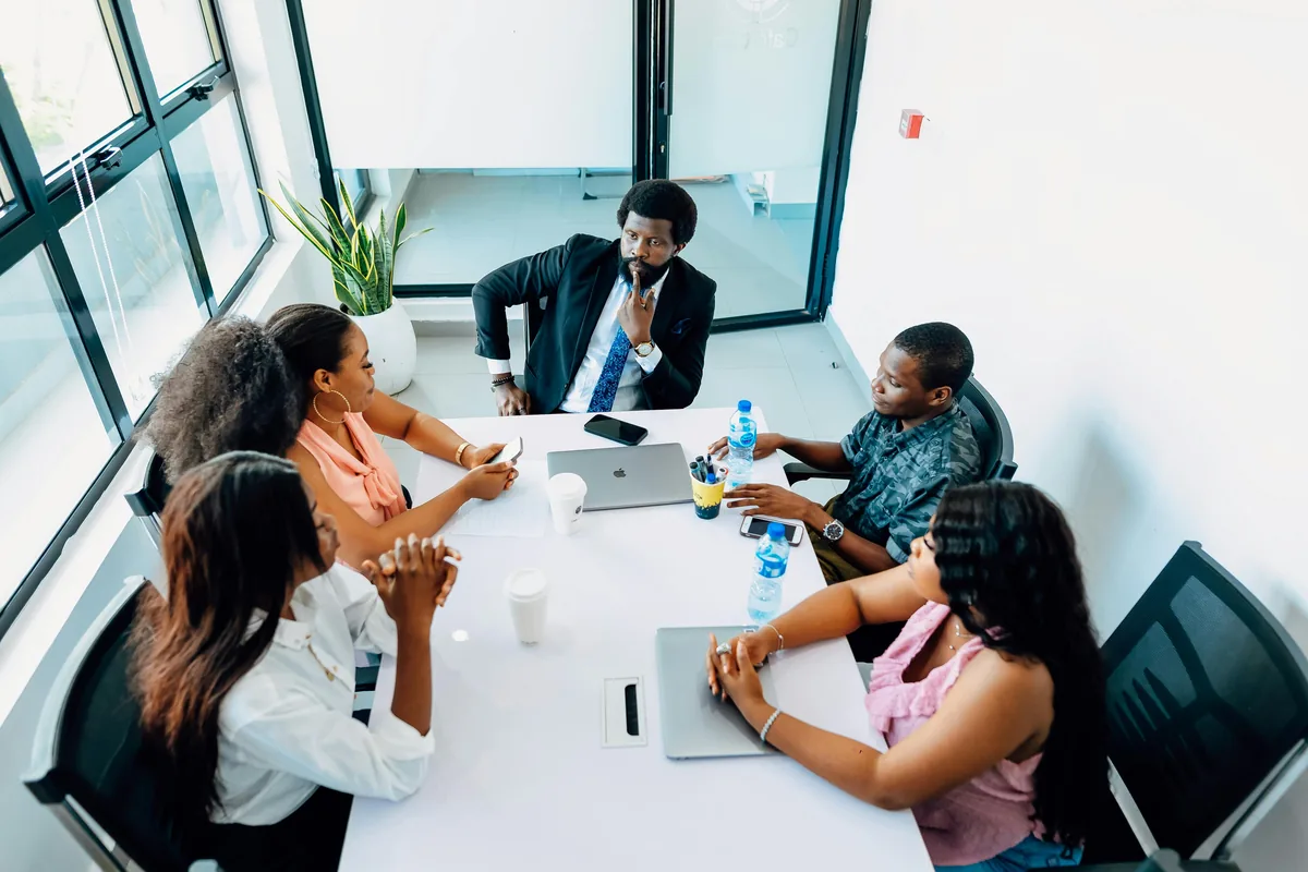 Tuye Trading professional advisory team meeting